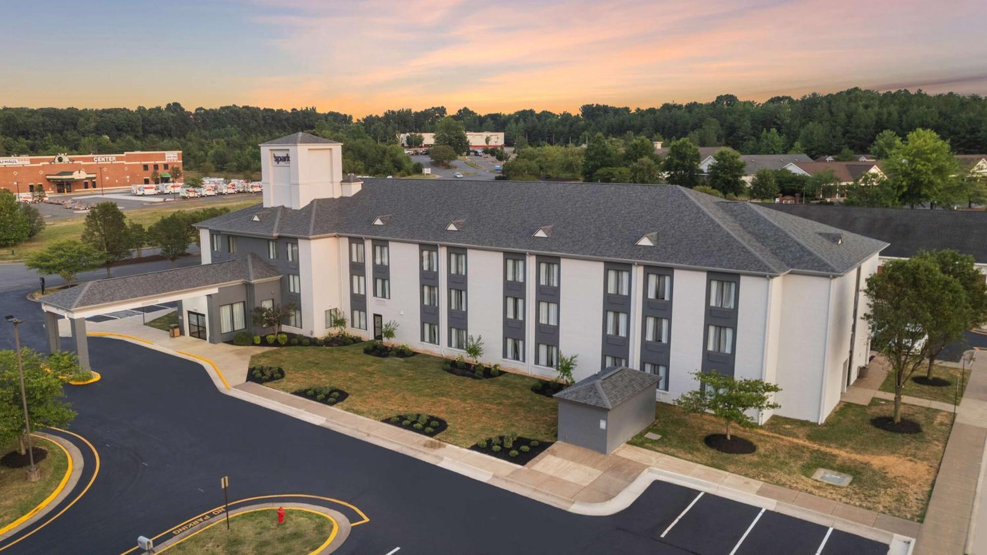 Spark By Hilton Fredericksburg Southpoint Exterior photo